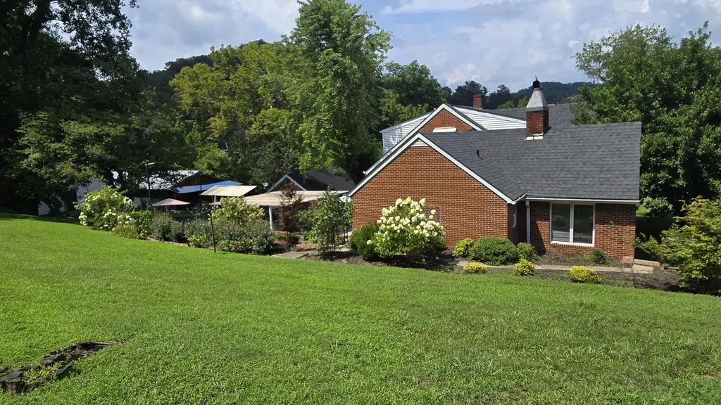 111 House Avenue Manchester KY 40962
