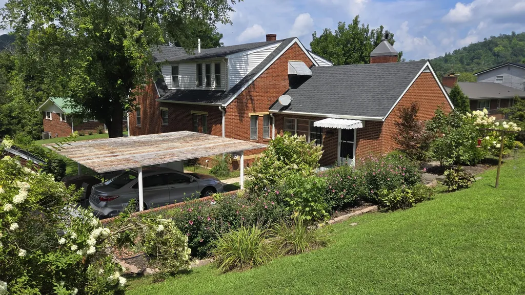 111 House Avenue Manchester KY 40962