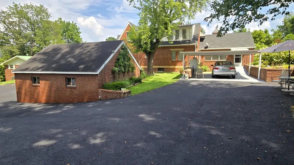 111 House Avenue Manchester KY 40962