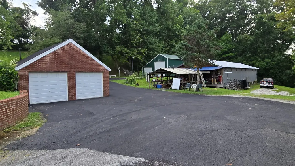 111 House Avenue Manchester KY 40962