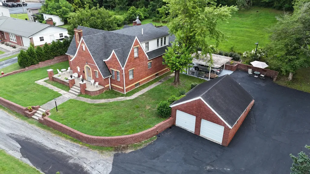111 House Avenue Manchester KY 40962