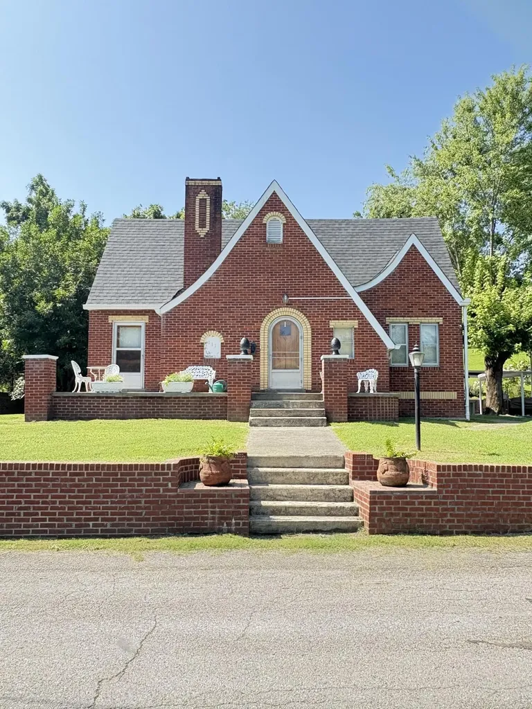 111 House Avenue Manchester KY 40962