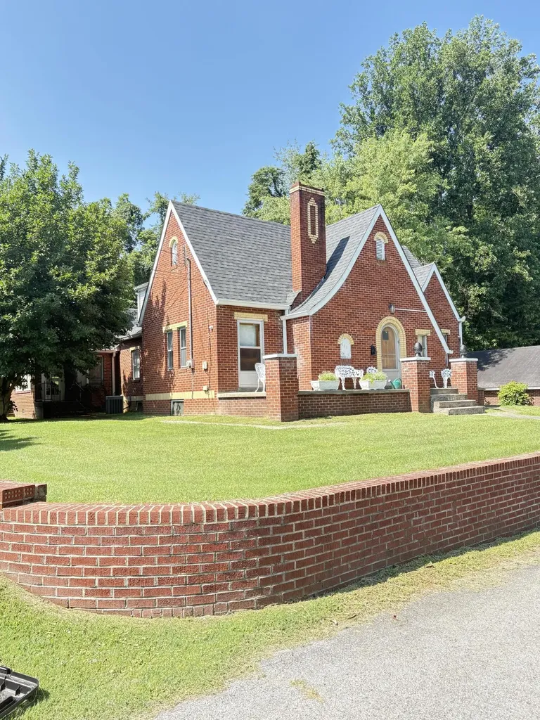 111 House Avenue Manchester KY 40962