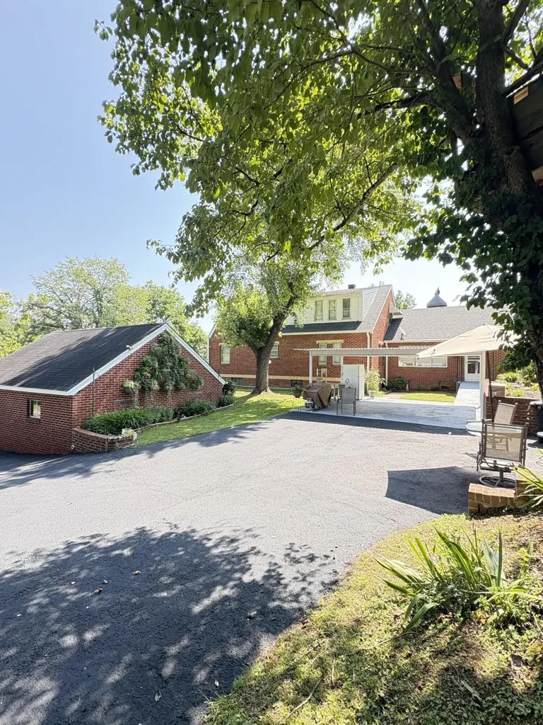 111 House Avenue Manchester KY 40962