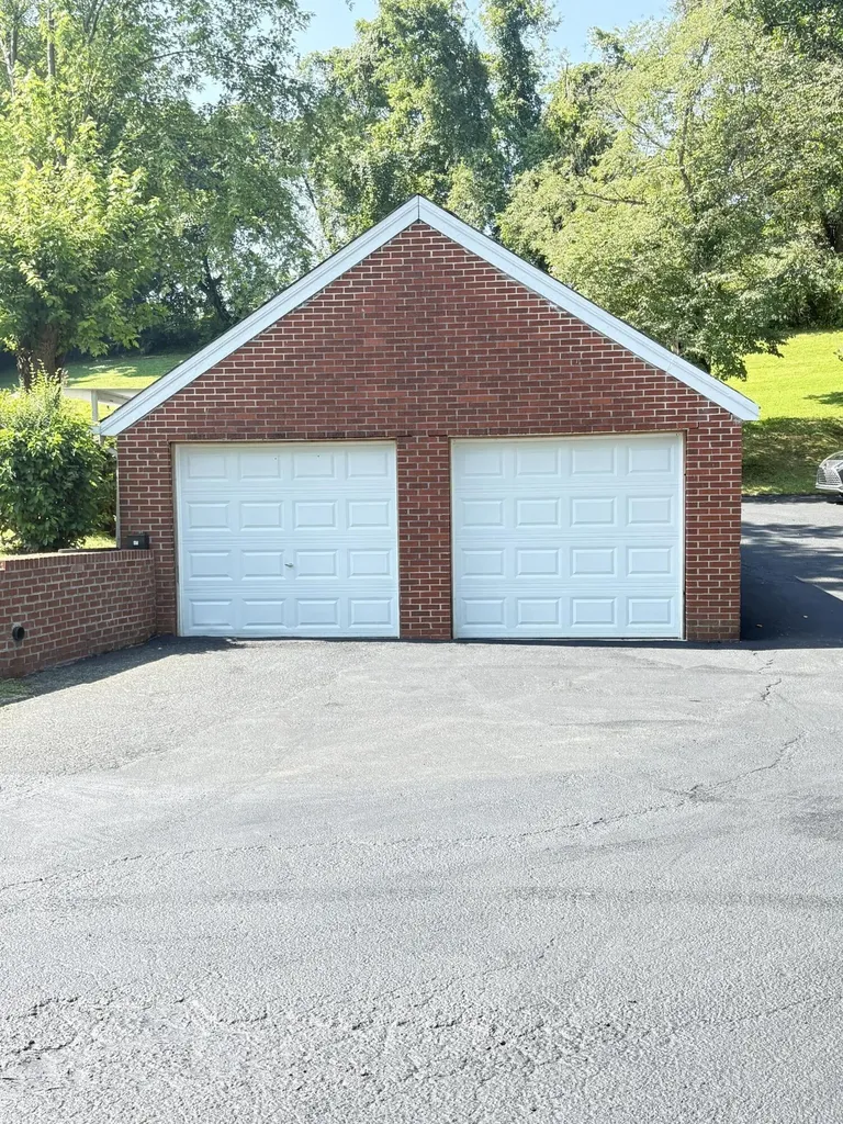 111 House Avenue Manchester KY 40962