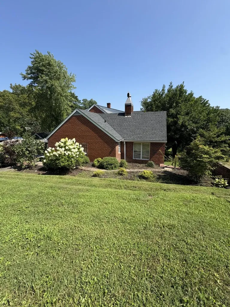 111 House Avenue Manchester KY 40962