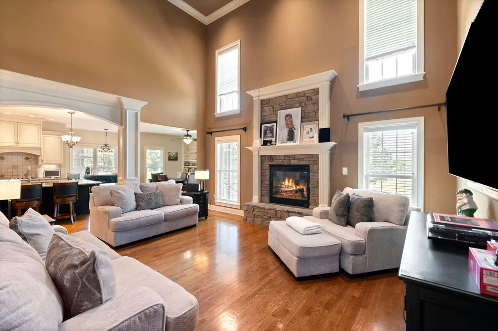 3853 Real Quiet Lane Lexington KY 40509