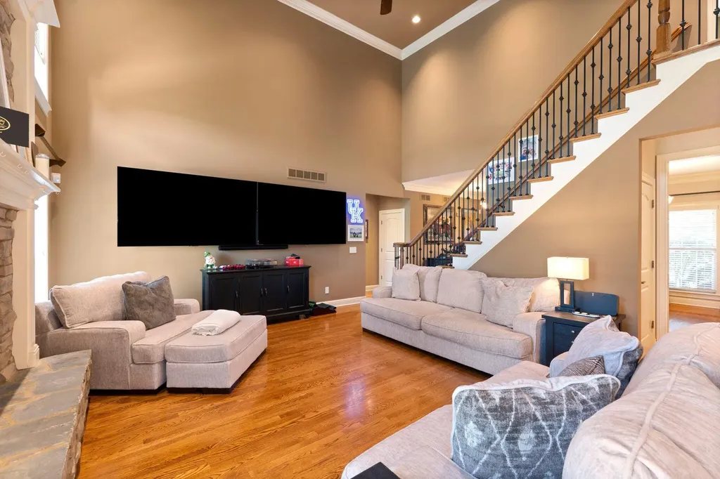 3853 Real Quiet Lane Lexington KY 40509