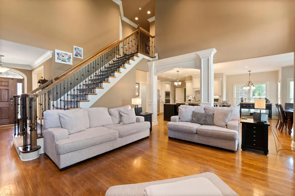 3853 Real Quiet Lane Lexington KY 40509
