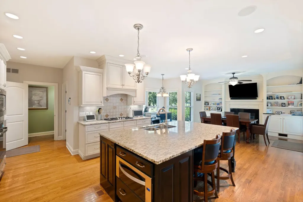 3853 Real Quiet Lane Lexington KY 40509