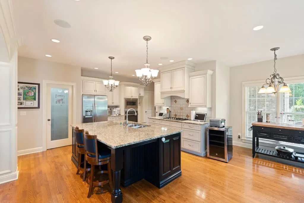 3853 Real Quiet Lane Lexington KY 40509