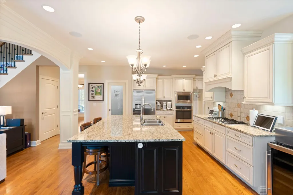 3853 Real Quiet Lane Lexington KY 40509
