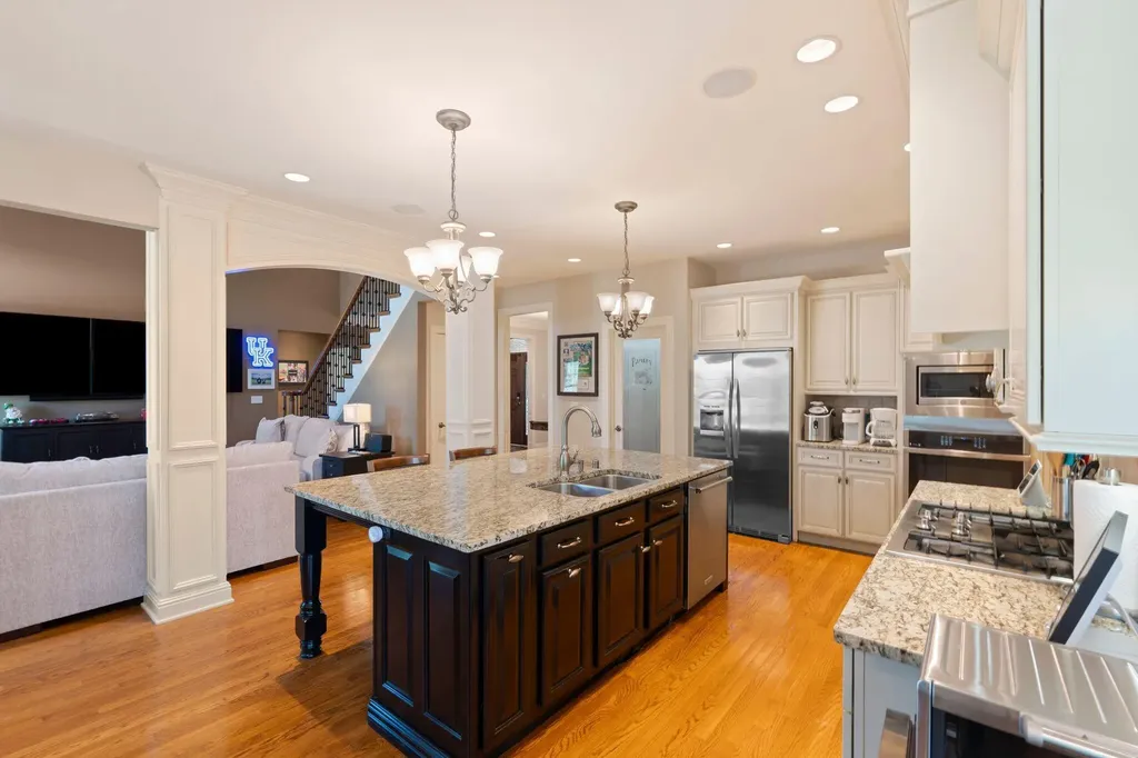 3853 Real Quiet Lane Lexington KY 40509