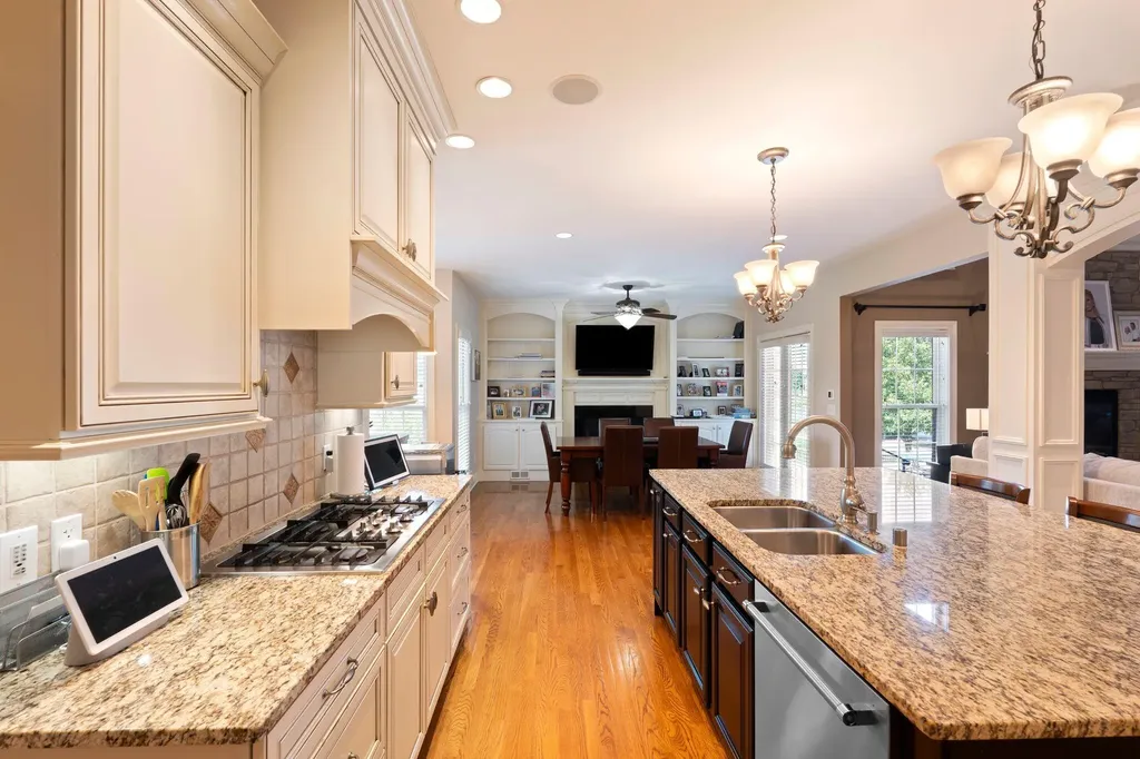 3853 Real Quiet Lane Lexington KY 40509