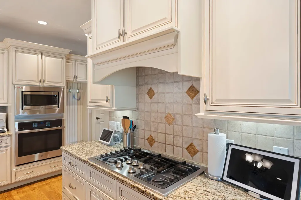 3853 Real Quiet Lane Lexington KY 40509