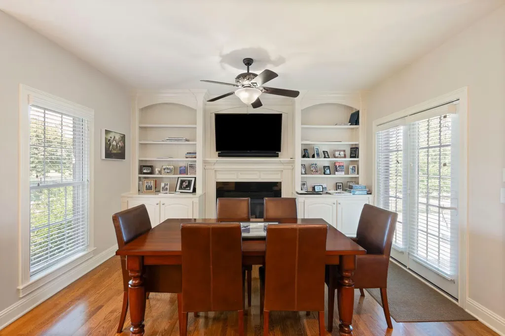 3853 Real Quiet Lane Lexington KY 40509