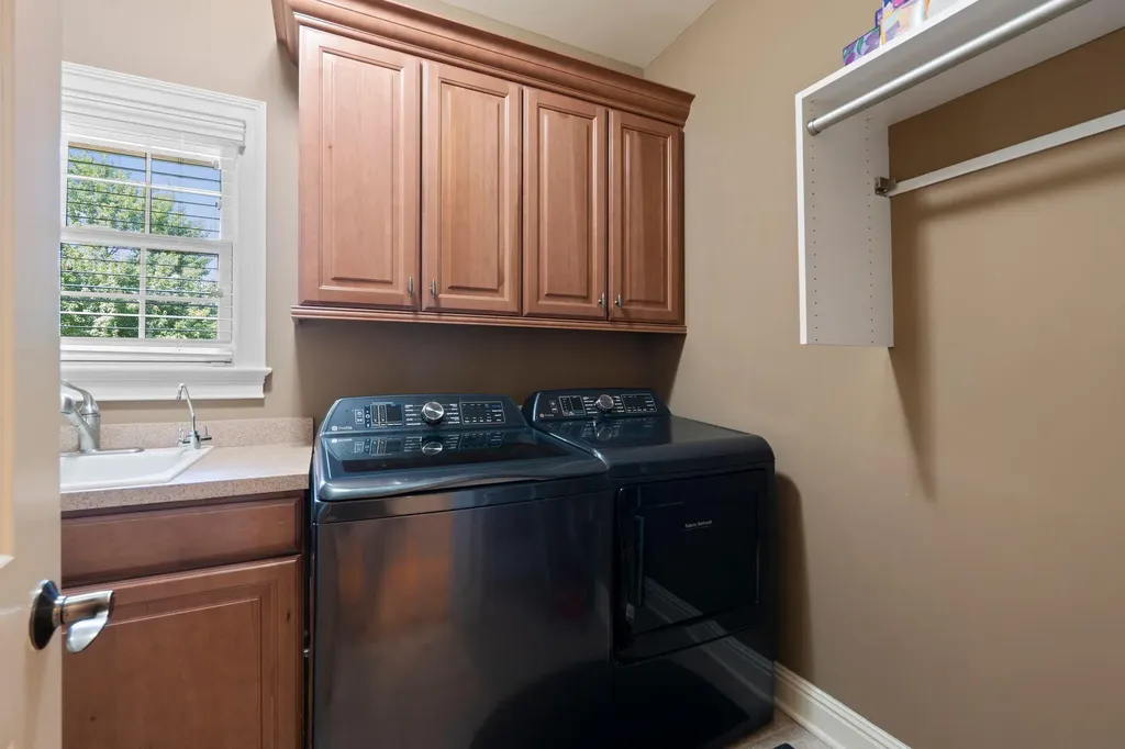 3853 Real Quiet Lane Lexington KY 40509