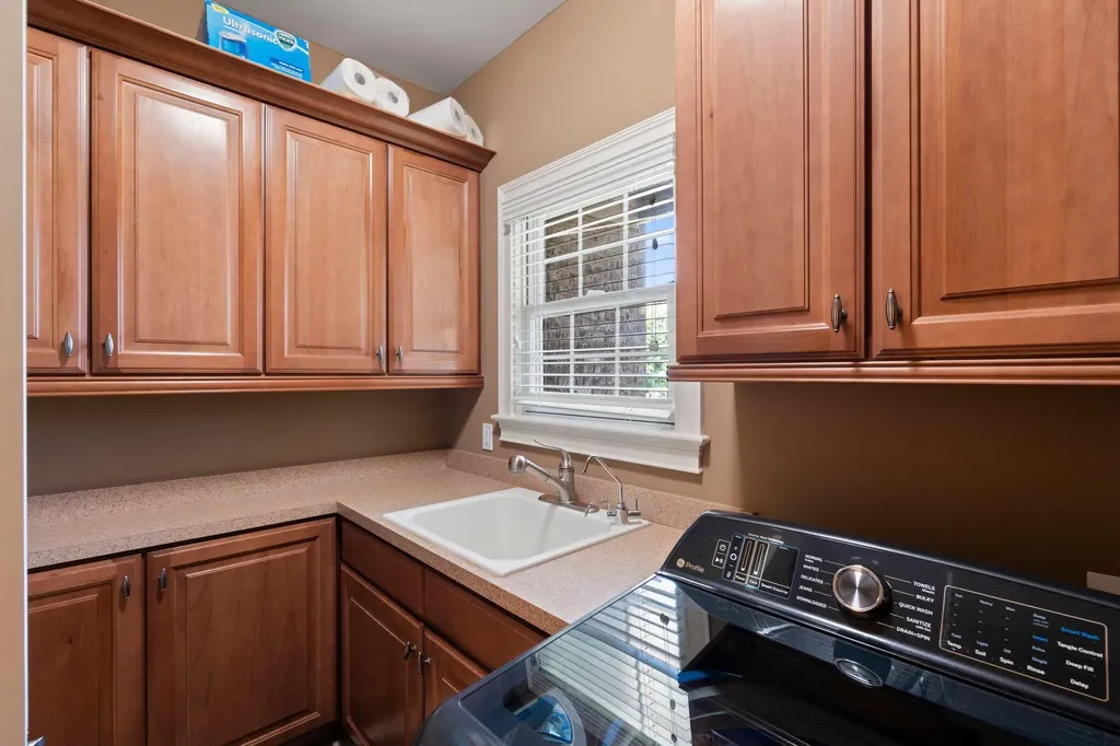 3853 Real Quiet Lane Lexington KY 40509