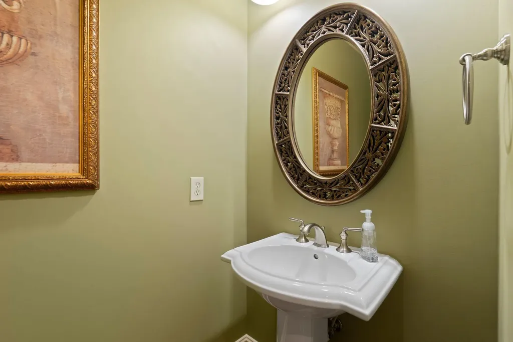 3853 Real Quiet Lane Lexington KY 40509