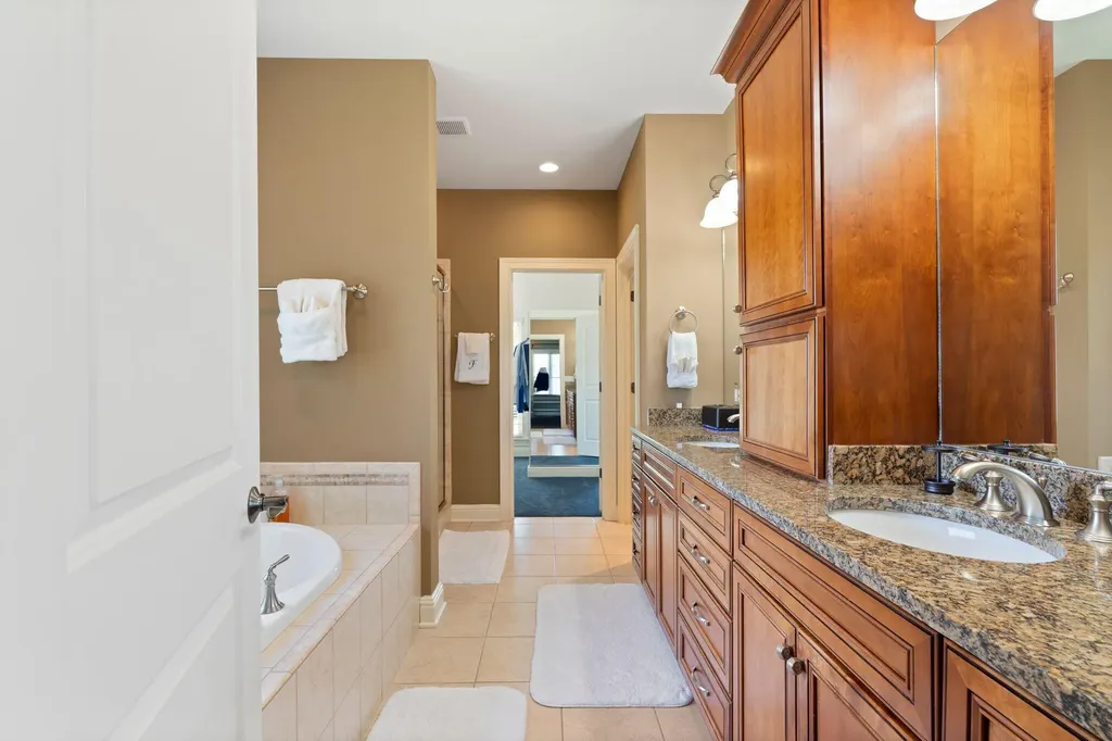 3853 Real Quiet Lane Lexington KY 40509