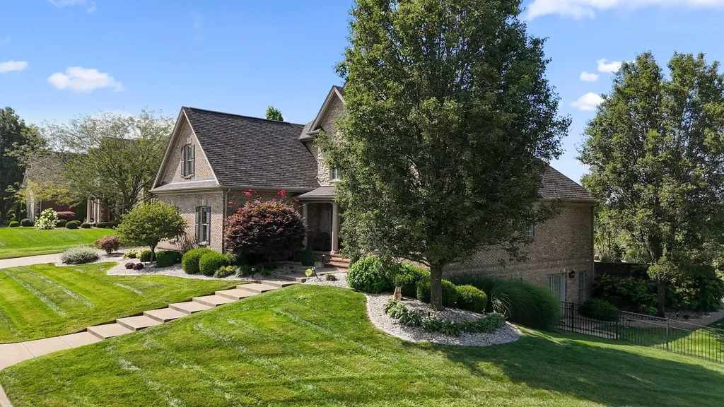 3853 Real Quiet Lane Lexington KY 40509