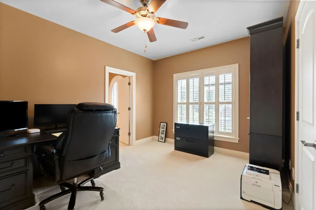 3853 Real Quiet Lane Lexington KY 40509