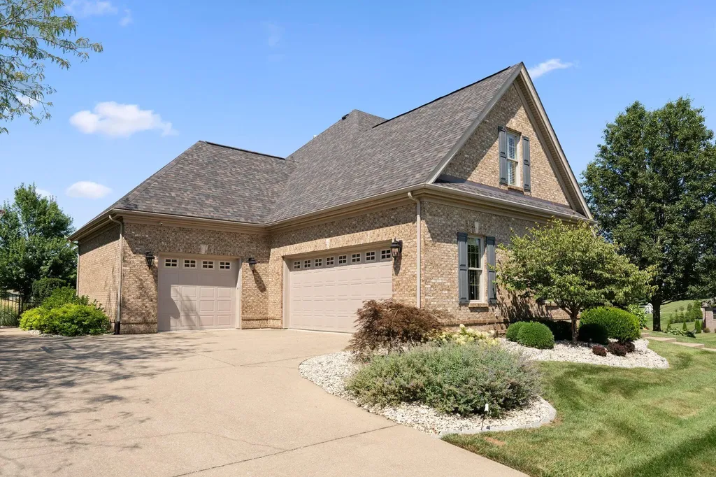 3853 Real Quiet Lane Lexington KY 40509