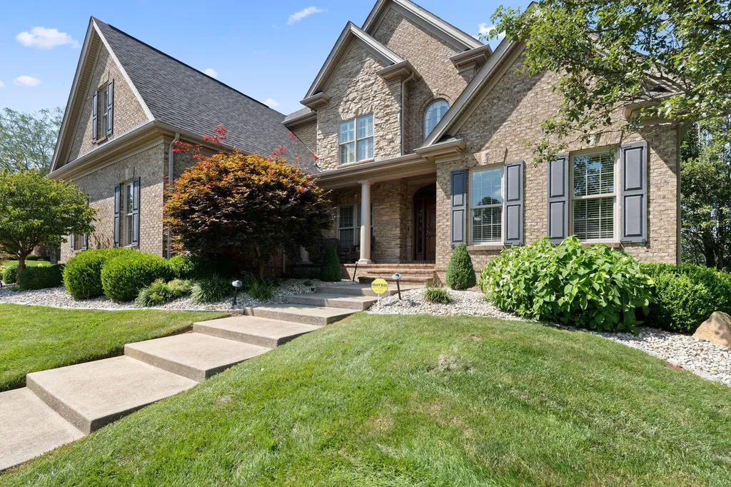 3853 Real Quiet Lane Lexington KY 40509