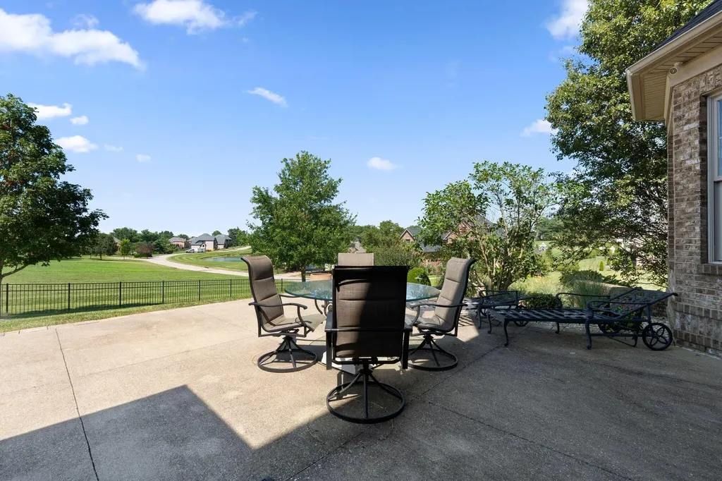 3853 Real Quiet Lane Lexington KY 40509