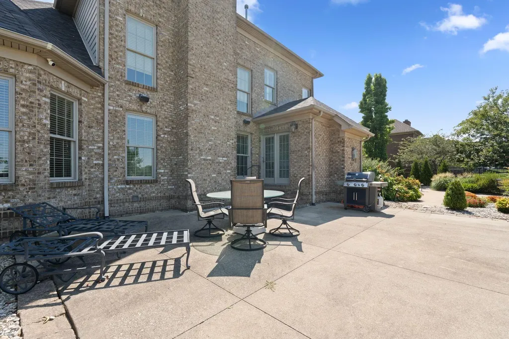 3853 Real Quiet Lane Lexington KY 40509