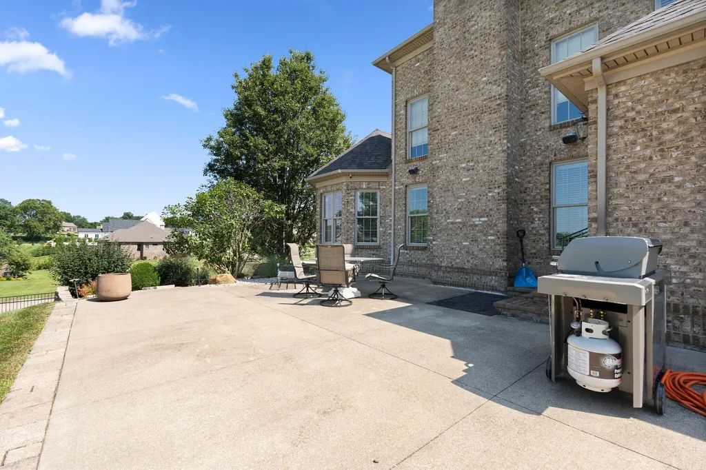 3853 Real Quiet Lane Lexington KY 40509