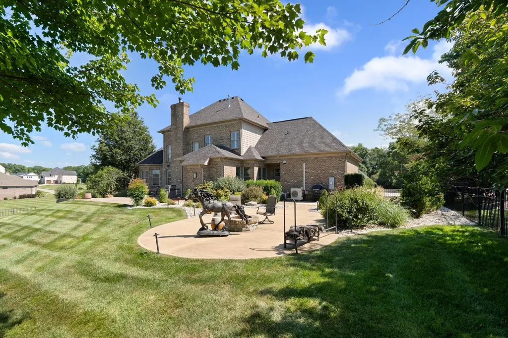 3853 Real Quiet Lane Lexington KY 40509