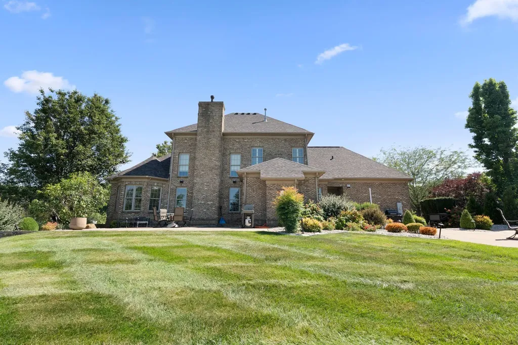 3853 Real Quiet Lane Lexington KY 40509