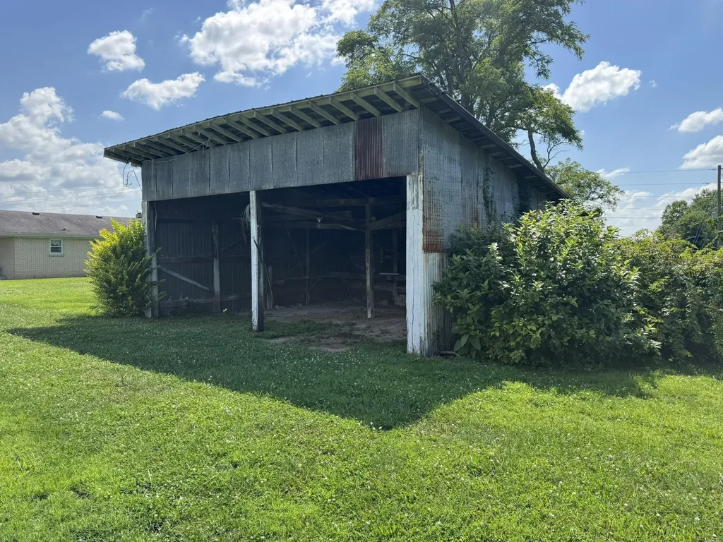 260 Old Highway 910 Russell Springs KY 42642