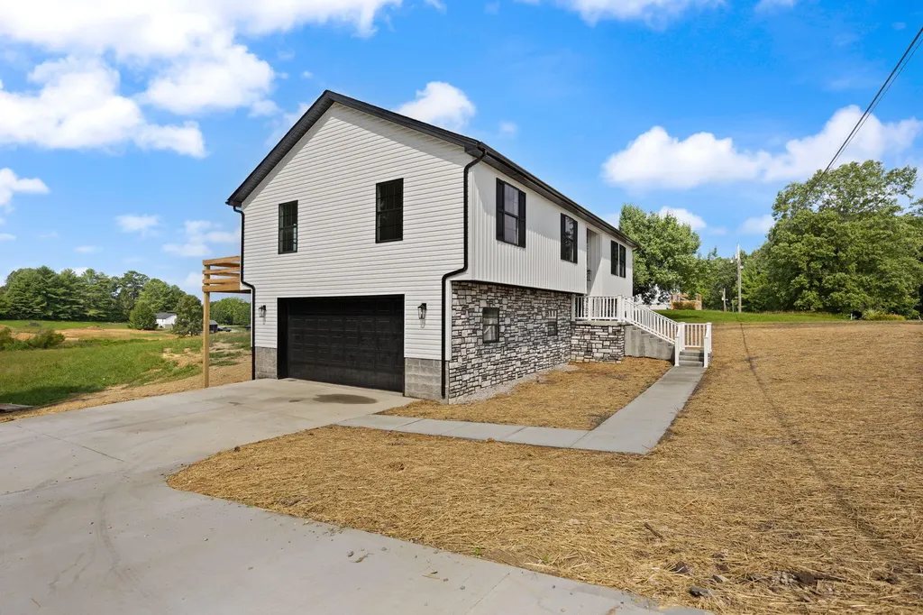 124 Hillard Road Corbin KY 40701