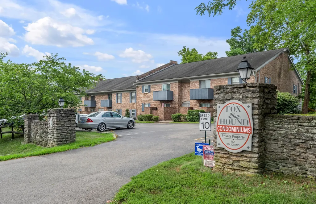 1064 Armstrong Mill Road Lexington KY 40517