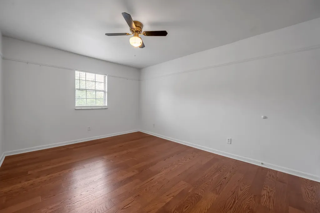 1064 Armstrong Mill Road Lexington KY 40517