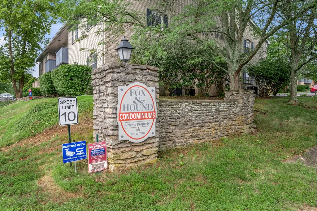 1064 Armstrong Mill Road Lexington KY 40517