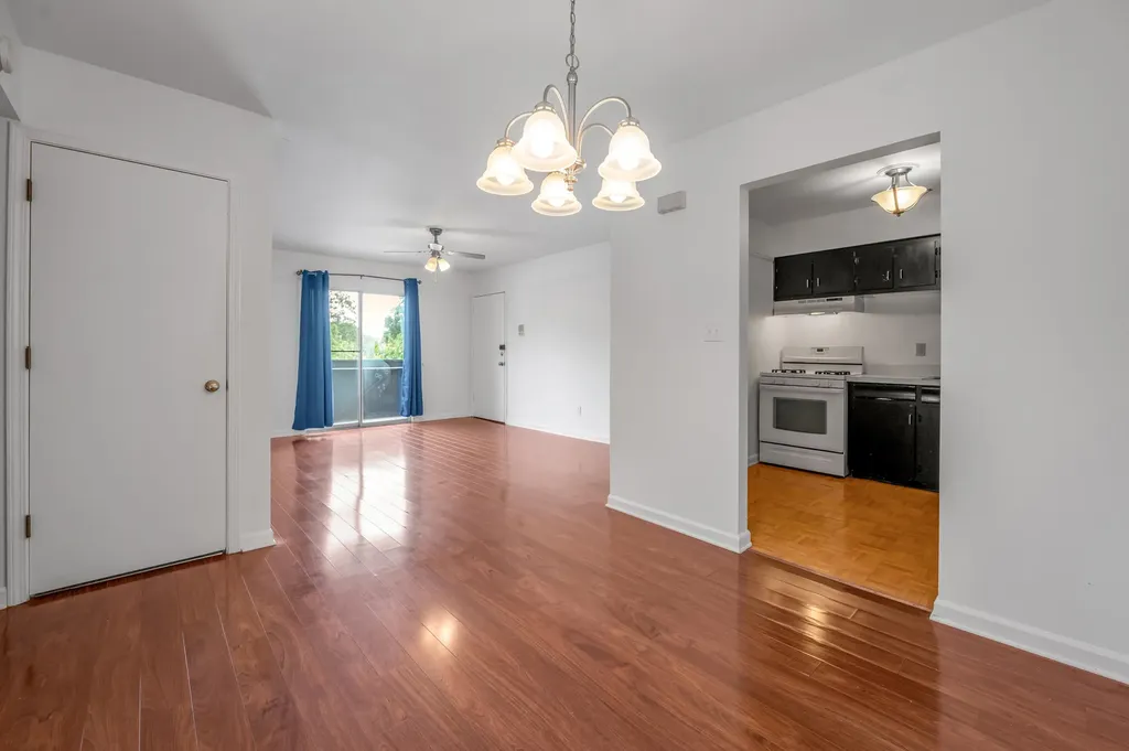 1064 Armstrong Mill Road Lexington KY 40517