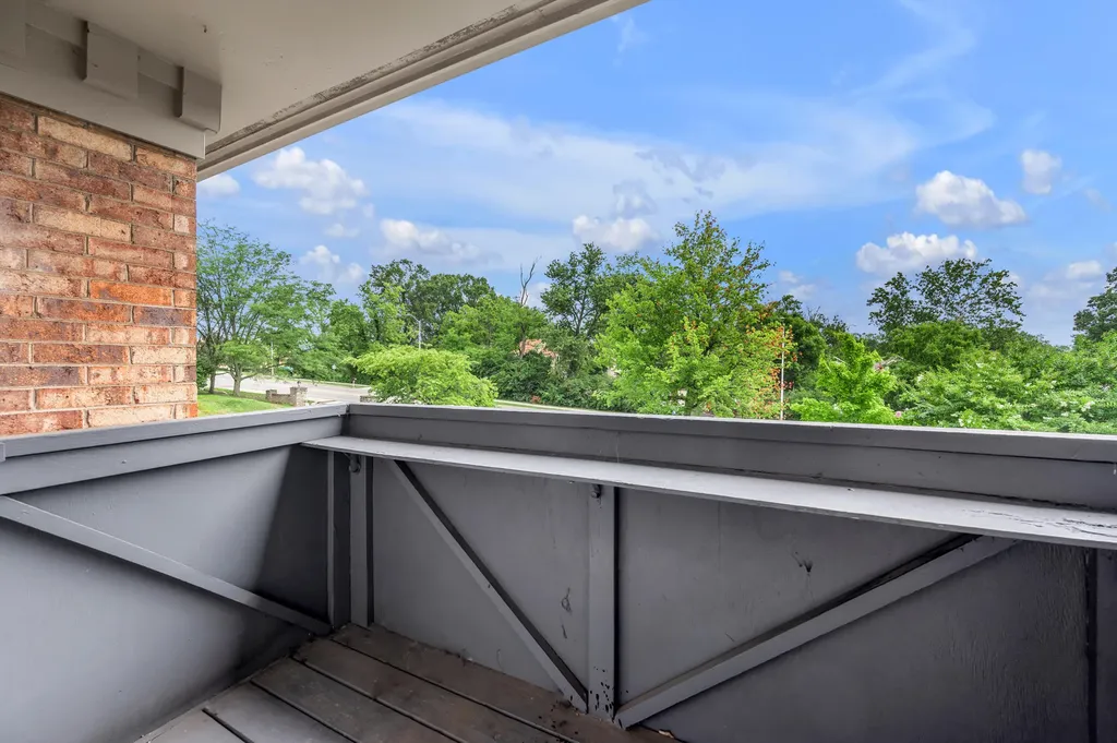 1064 Armstrong Mill Road Lexington KY 40517
