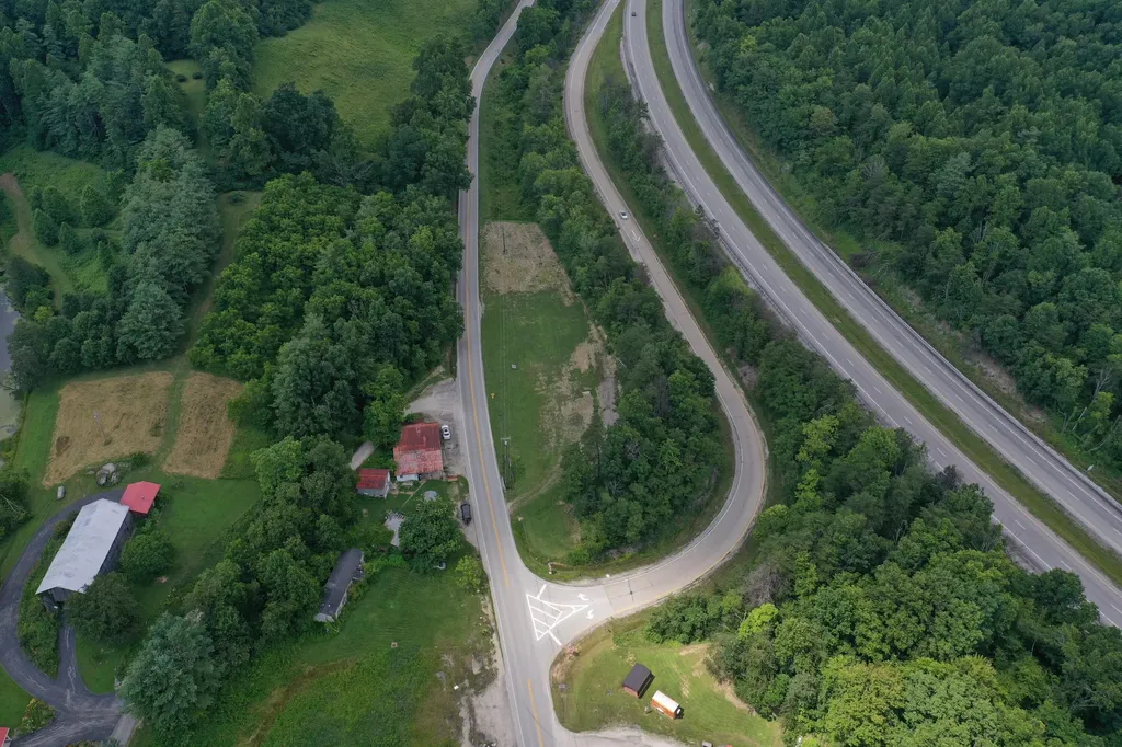 9999 Ky-15 Pine Ridge KY 41360
