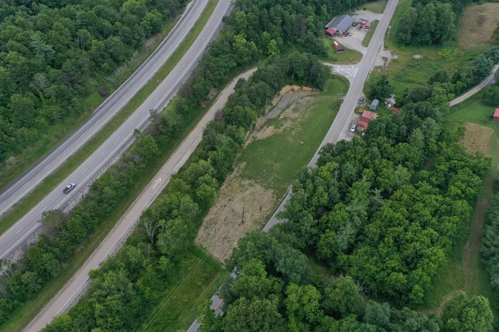 9999 Ky-15 Pine Ridge KY 41360