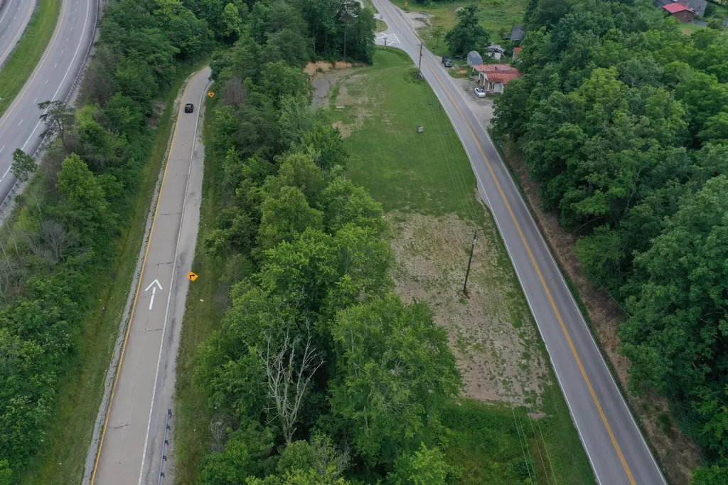 9999 Ky-15 Pine Ridge KY 41360