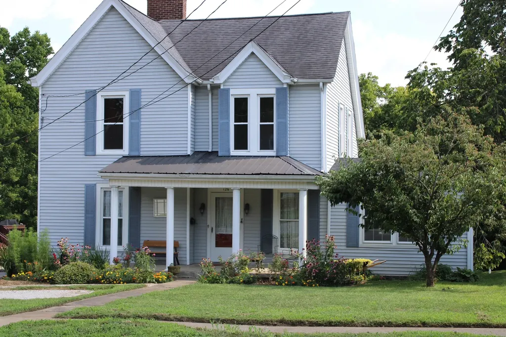 126 Broadway Street Versailles KY 40383