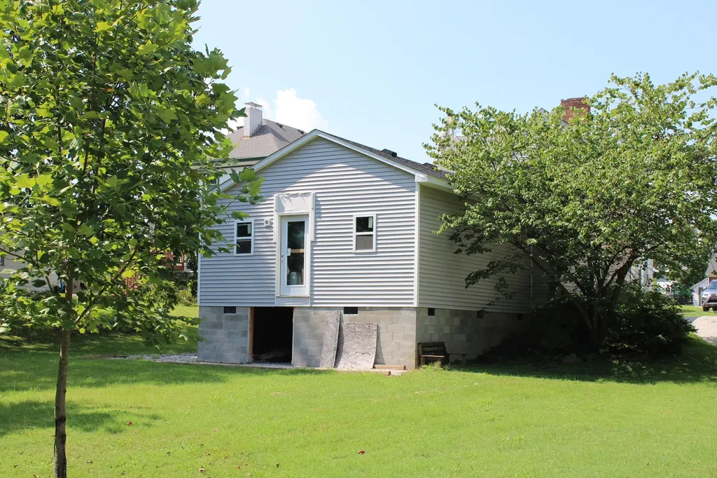 126 Broadway Street Versailles KY 40383