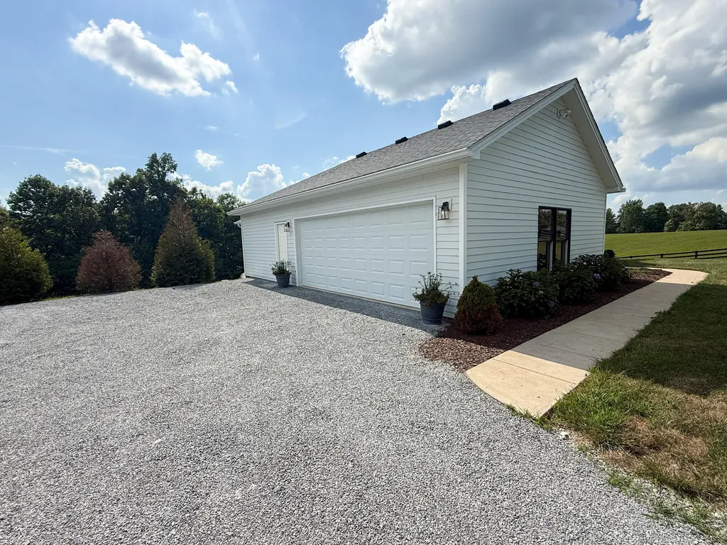 2003 Cream Ridge Road Junction City KY 40440