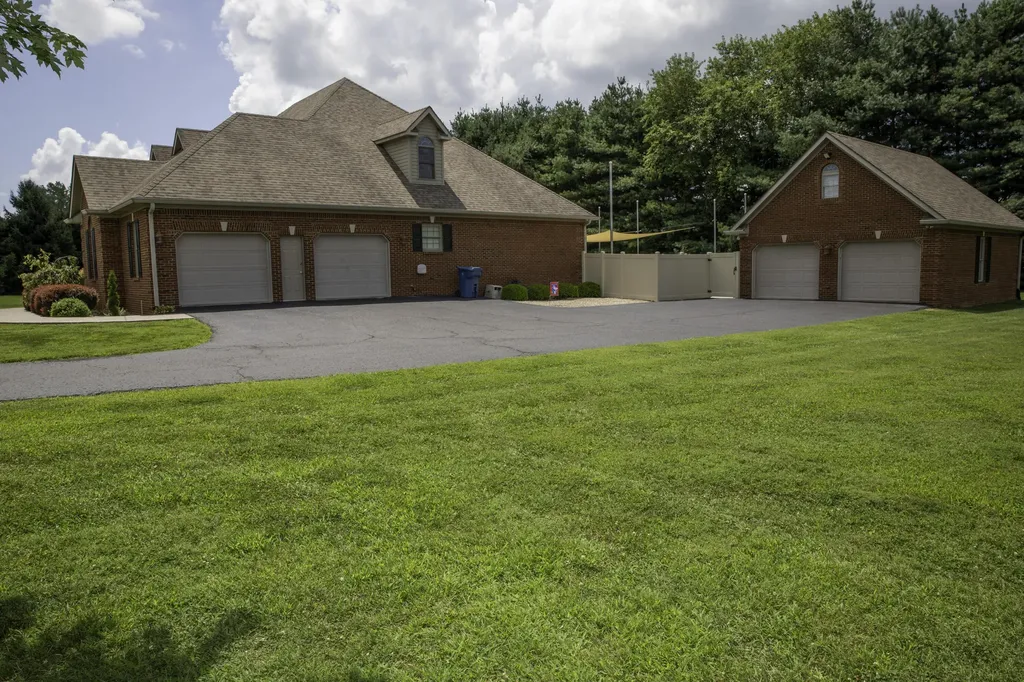342 Masters Court Hustonville KY 40437