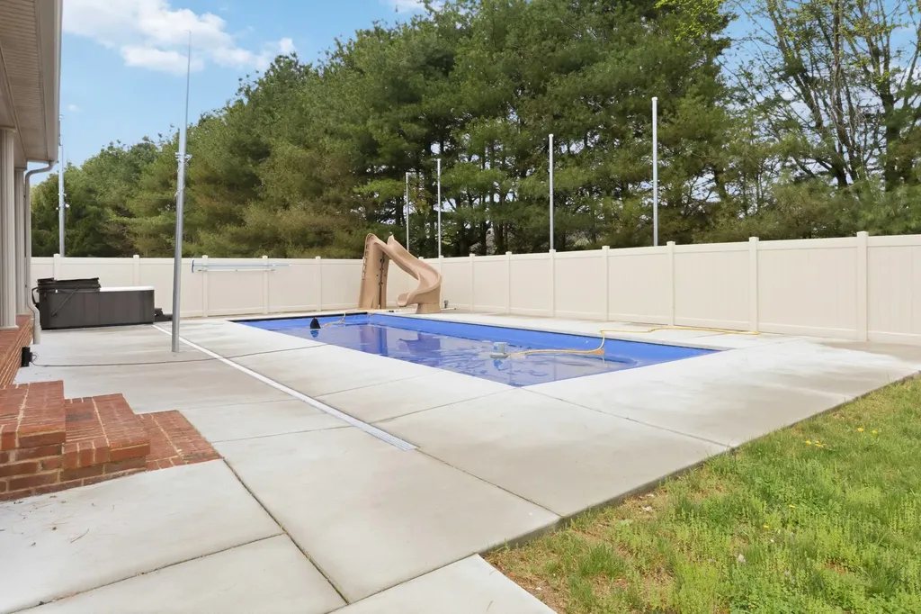342 Masters Court Hustonville KY 40437