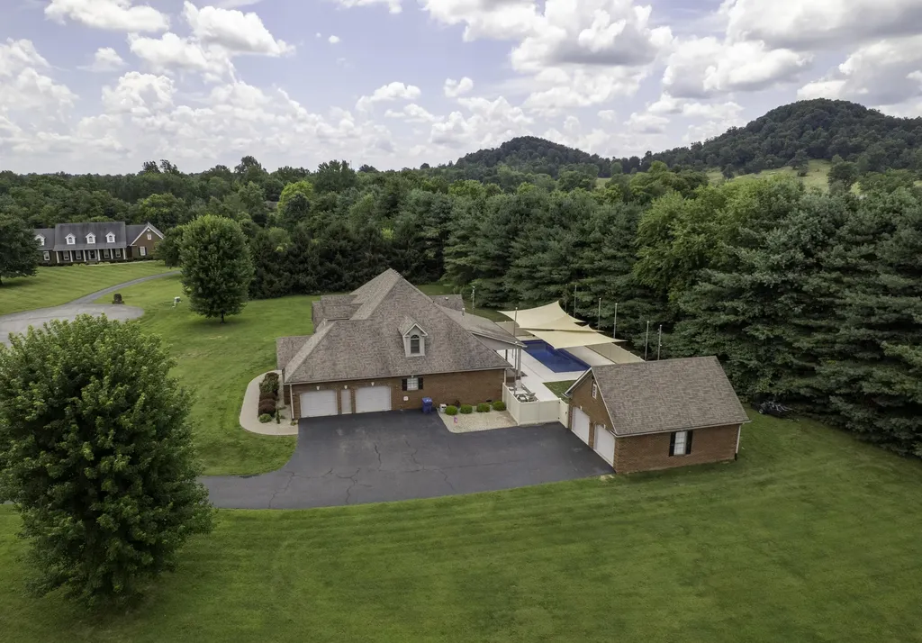342 Masters Court Hustonville KY 40437