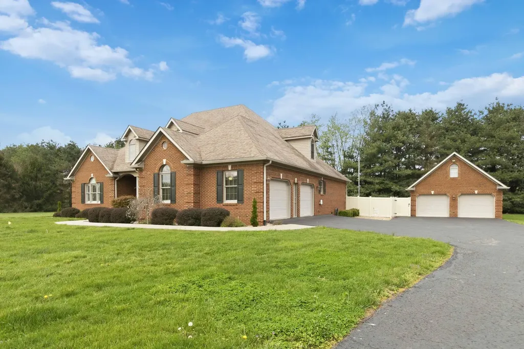 342 Masters Court Hustonville KY 40437